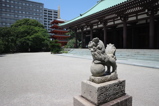 Tocho-ji temple. Fukuoka travel guide. 